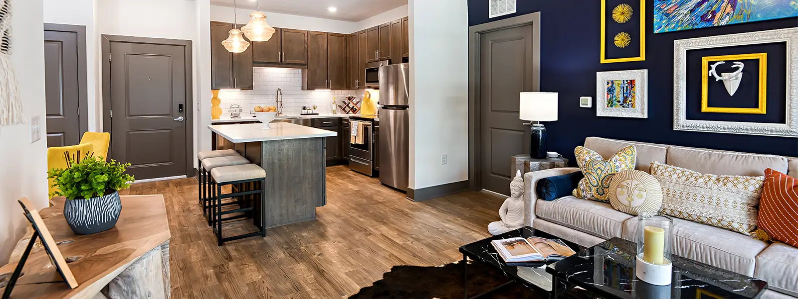apartment featuring an open floorplan